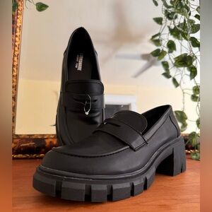 NWT | chunky Loafer | size 9 |